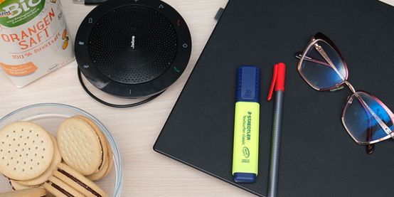 Laptop, miš, naočale, markeri, jabra, dm proizvodi